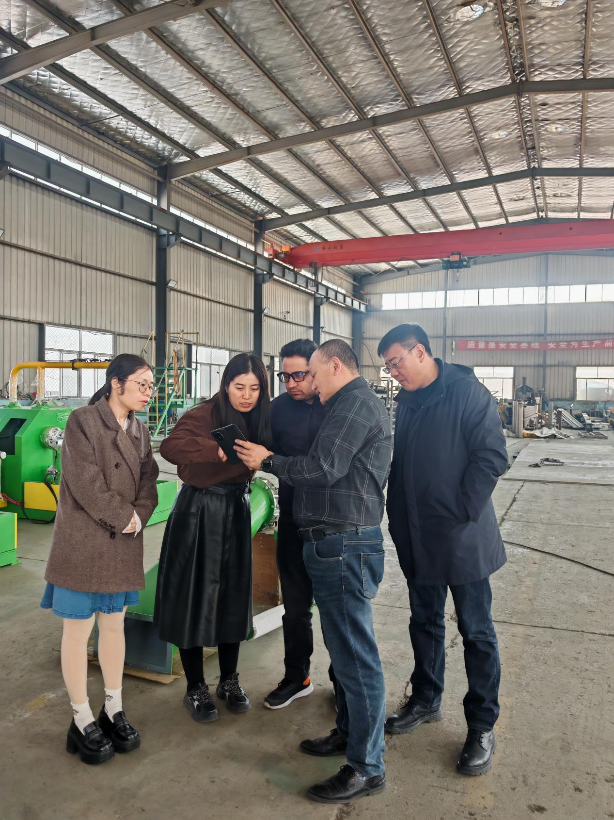 टायर मेसिनरी उद्योगमा एक गौरवशाली भविष्य निर्माण गर्न हातमा सामेल गर्नुहोस् - हाम्रो भारतीय साझेदारहरू र साथीहरूबाट साथीहरूलाई